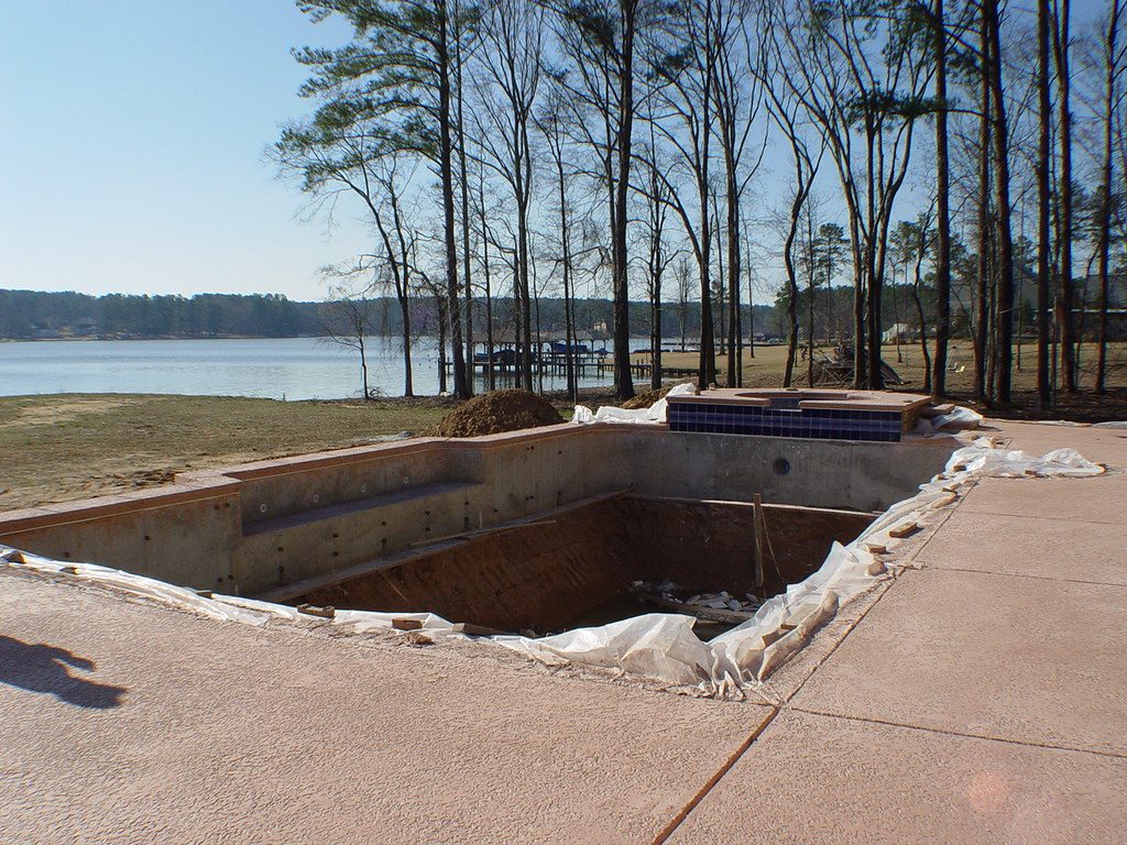 Landschaftsgestaltung rund um den Pool