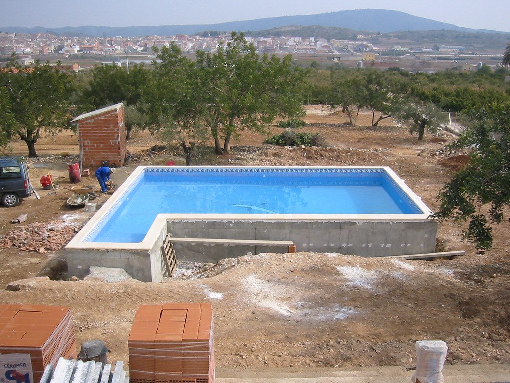 Materialien für den Poolbau: Überblick und Vergleich