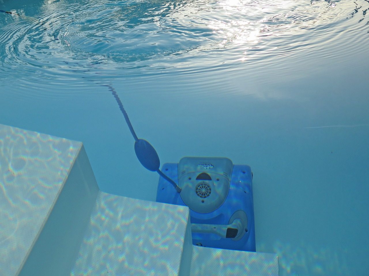 Poolfilter regelmäßig reinigen und warten: Praktische Tipps