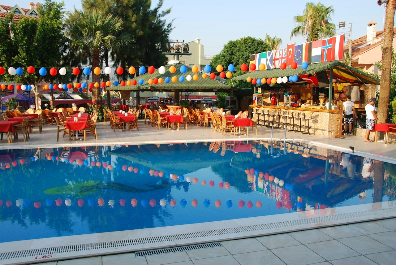 Poolparty-Vorbereitung und Sicherheit