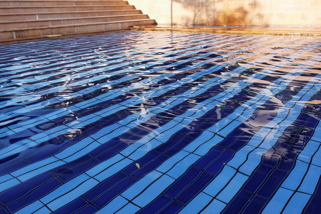 Schwimmbadtechnik verstehen: Komponenten und Funktion